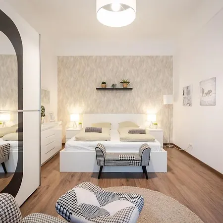 The White - 2br Apt, Close To Everything