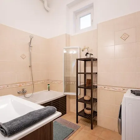 The White - 2br Apt, Close To Everything *